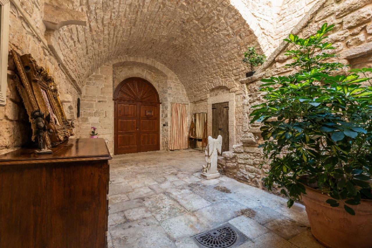 Palazzo Morola XIV Century Lejlighed Giovinazzo Eksteriør billede